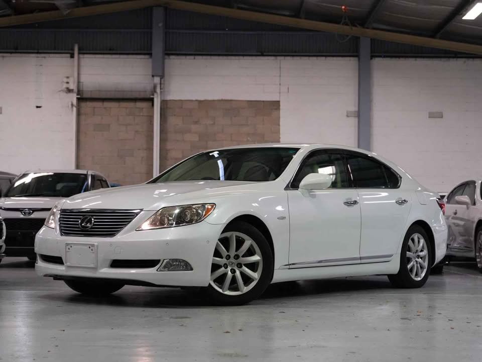 2007 Lexus LS460 USF40 - photo 1