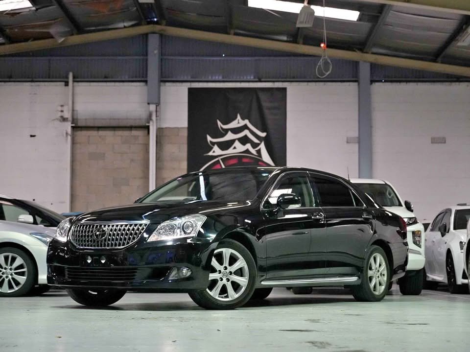 2013 Toyota Crown Majesta G Type F-Package URS206 - photo 1